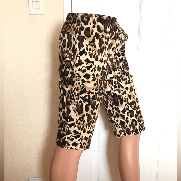 Cache leopard print shorts in great condition sz 2. Stretchy. - Picture 4 of 14